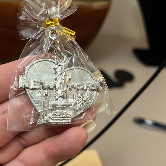 NEW YORK bag charm or key chain - Picture 4 of 5